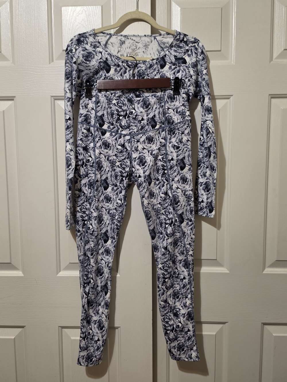 Varley Rose Printed Athletic Set Sz M Long Sleeve Top Pocket Yoga Pants Pilates